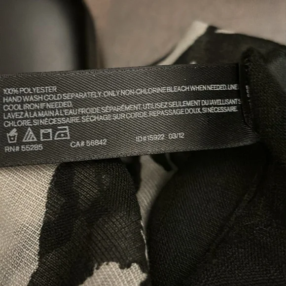 Express | houndstooth patterned polyester scarf wrap - Picture 5 of 11